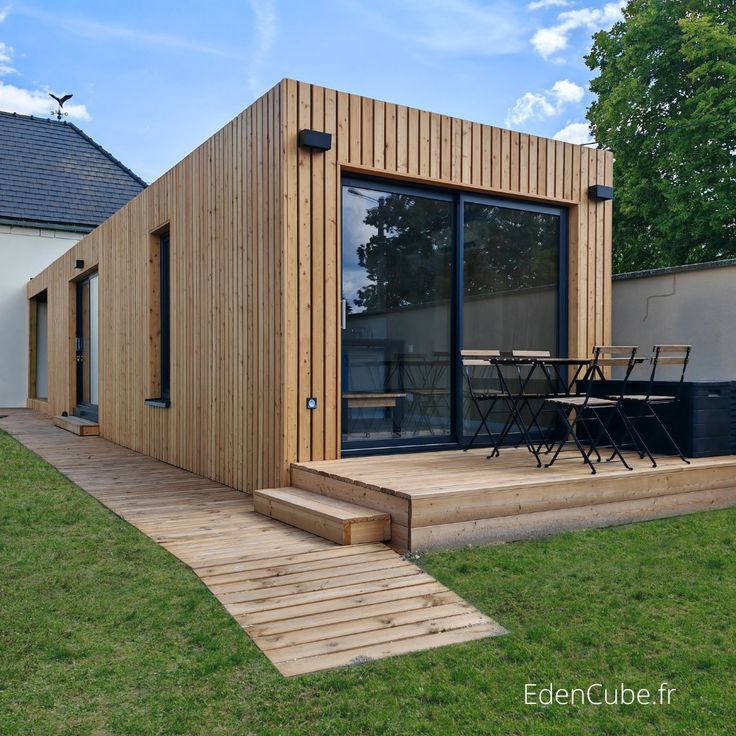 Construction, aménagement et rénovation d'intérieur et d'extérieur en bois dans la région Ile de France ; cuisine dressing, bibliothèque, terrasse en bois, ossature en bois, extension en bois