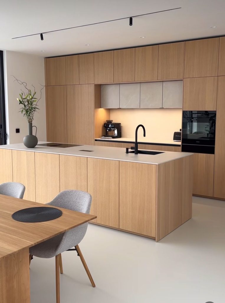 Construction, aménagement et rénovation d'intérieur et d'extérieur en bois dans la région Ile de France ; cuisine dressing, bibliothèque, terrasse en bois, ossature en bois, extension en bois